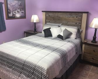 Centrally located in the beautiful Black Hills - Lead - Bedroom