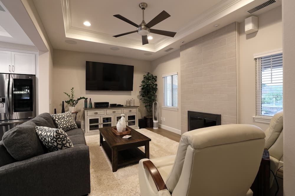 Contemporary, upscale 2BR/2BA - Retirees or Executive - 55+ - סן דייגו - סלון