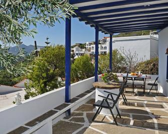 Revisited agricultural housing in the center of the island of Tinos - Tinos - Balkon