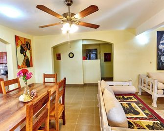 Diani Beach Gold Apartments - Ukunda - Essbereich