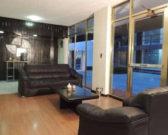 Hotel Lizbeth - Tula - Obývací pokoj
