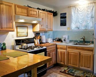 Sea Wolf Inn, A little bit of Home right here in Alaska. - Anchorage - Cocina