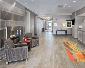 Hampton Inn by Hilton Calgary Airport North - קלגרי - לובי