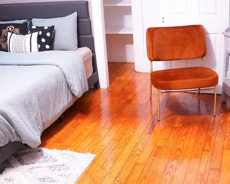 Majestic Living close to Boston- Family and group friendly - Stoughton - Bedroom