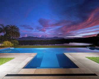 Naisoso Island Villas - Nadi - Pool