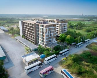 NY City Resort and Spa - Bang Sao Thong - Building