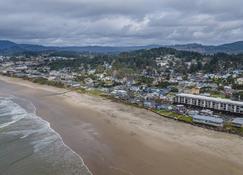 Wecoma to the Jungle-Rustic Ocean view condo at Surftides Plaza - Lincoln City - Beach