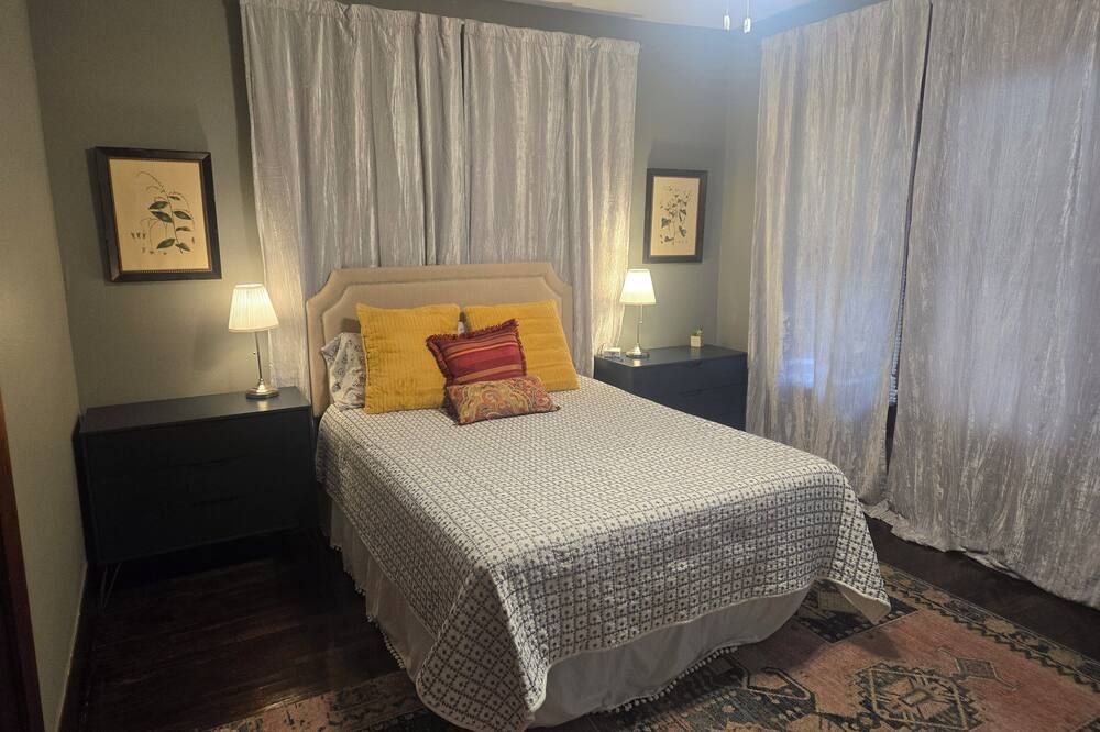 Historic, Cozy Home in the Heart of Town - Jacksonville - Schlafzimmer