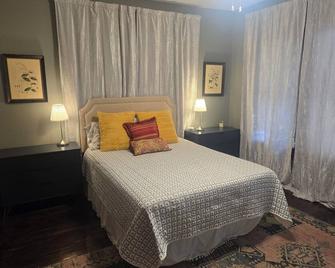 Historic, Cozy Home in the Heart of Town - Jacksonville - Schlafzimmer