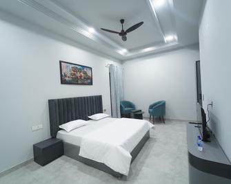 Hotel Crazzy Days I Sonipat - Sonepat - Bedroom