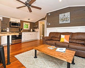 Close to Town - Pet Friendly Cabin with Fire Pit - Lake George - Living room