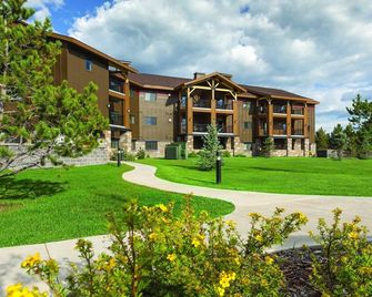 Experience true nature and wildlife up close! - West Yellowstone - Edificio
