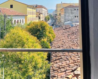 Ideal - Shkodër - Balkon