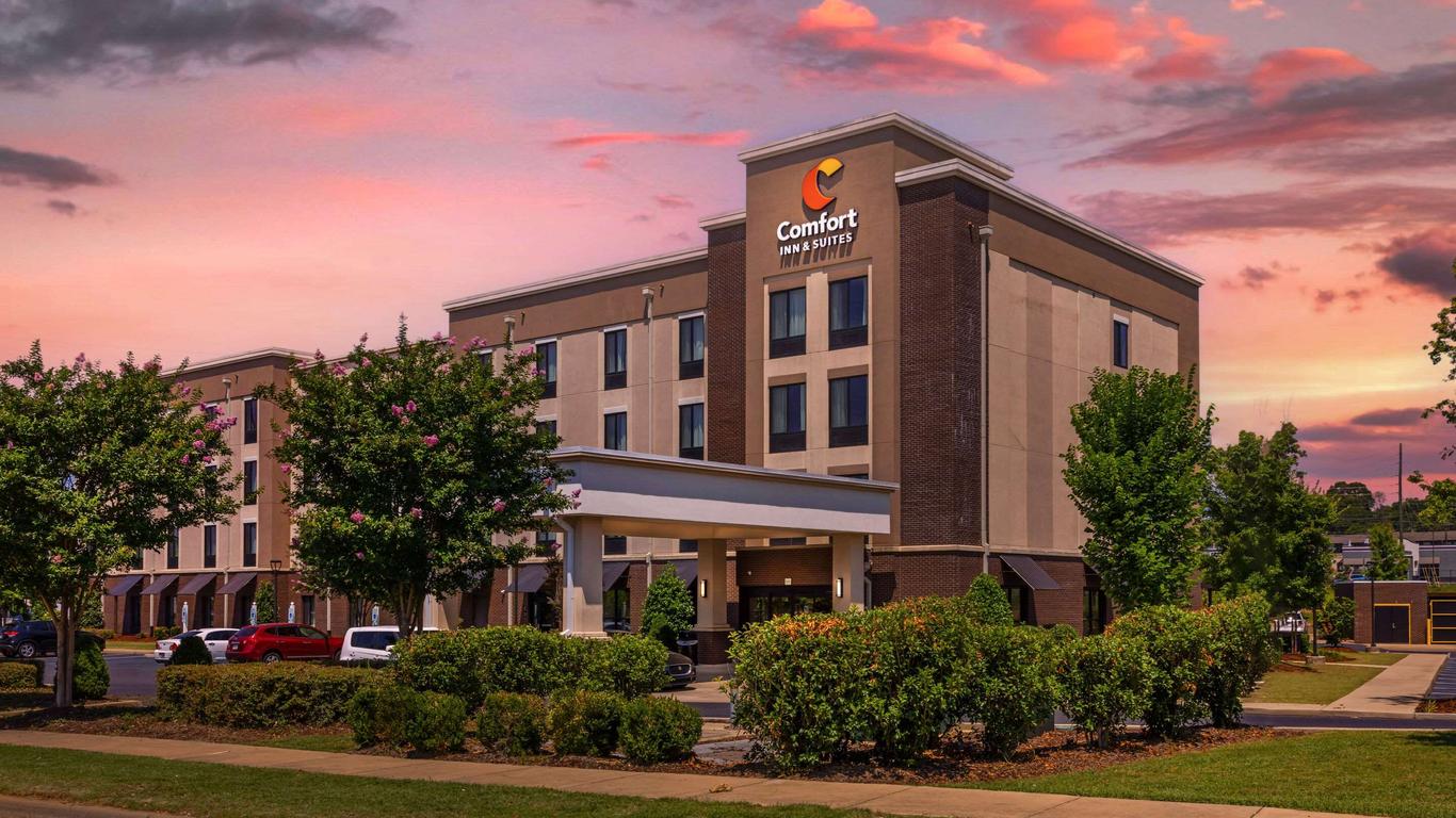 Comfort Inn and Suites At CrossPlex Village