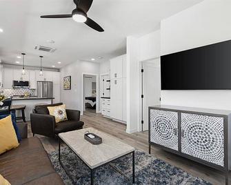 Perched atop the tranquil Lake San Marcos, Private and panoramic Views. - San Marcos - Living room