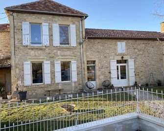 Maison de Campagne Avec Piscine sur Jardin Clos. Le Tout au Calme - Fumel - Edificio