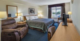 Days Inn by Wyndham Great Falls - Great Falls - Bedroom
