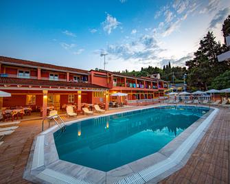 Hotel Penelope - Messonghi - Pool