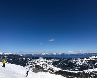 Olympic Village Inn - Olympic Valley - Buiten zicht