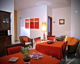 B&B L'Orizzonte - Castro - Comedor