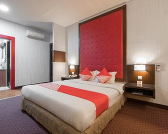 OYO 821 Hotel Dinasti - Makassar - Slaapkamer