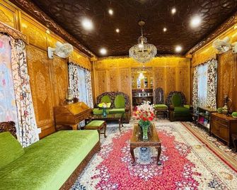Dilshad Houseboats - Srinagar - Lounge