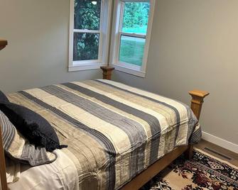 Charming 1-bedroom house in Chetek with WiFi, AC - Chetek - Habitación