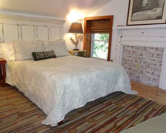 Vogelsang guesthouse, 5 minute walk to downtown West Jefferson. - West Jefferson - Bedroom