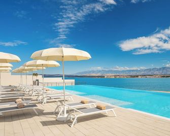 Aminess Style Camping Avalona Glamping Villas & Holiday Homes - Povljana - Pool