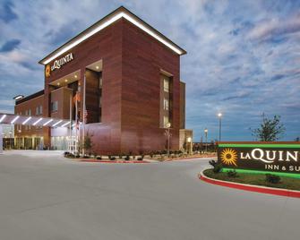 La Quinta Inn & Suites by Wyndham San Marcos Outlet Mall - San Marcos - Edificio