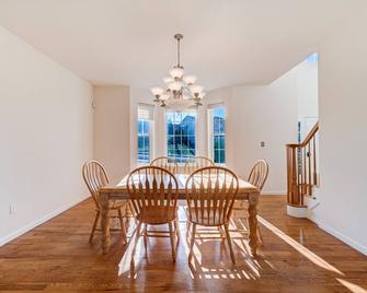 6 bedroom colonial house - Chester - Dining room