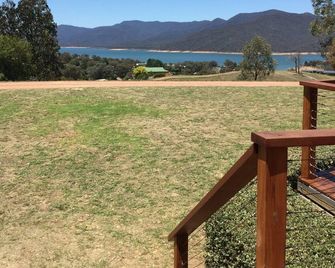 Mountain Bay Log Home - Goughs Bay - Vista esterna