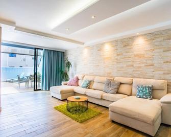 Eslanzarote Playa Honda SunSet, Super wifi, Sat tv - Playa Honda - Living room