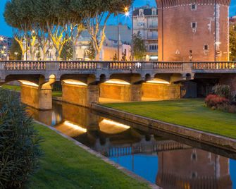 Hotelf1 Perpignan Sud - Perpignan - Building