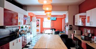 Home Backpackers Valencia by Feetup Hostels - Valencia - Restaurant