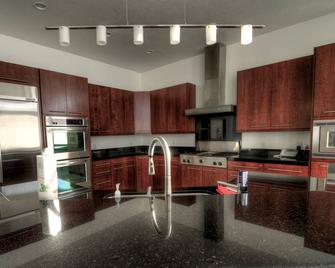 Large Gorgeous Modern Home - Bountiful - Cocina