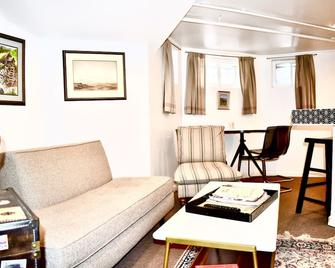 Off the Park Walk to Everything Whole Foods, Restaurants Coffee & Bus - דנבר - סלון