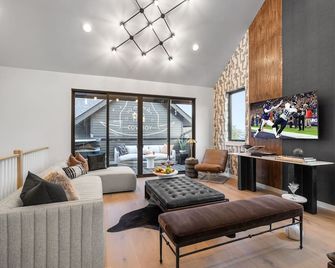 Modern Cowboy - Private Balcony - Mins To Broadway - Nashville - Huiskamer