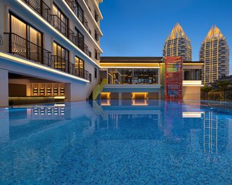 Voco Xishuangbanna Gaozhuang By IHG - Xishuangbanna - Pool