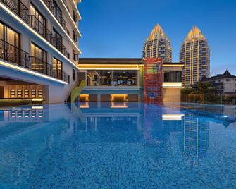 Voco Xishuangbanna Gaozhuang By IHG - Xishuangbanna - Pool