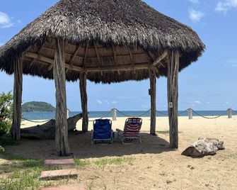 One Bedroom Oceanfront Villa - Rincon de Guayabitos - Playa