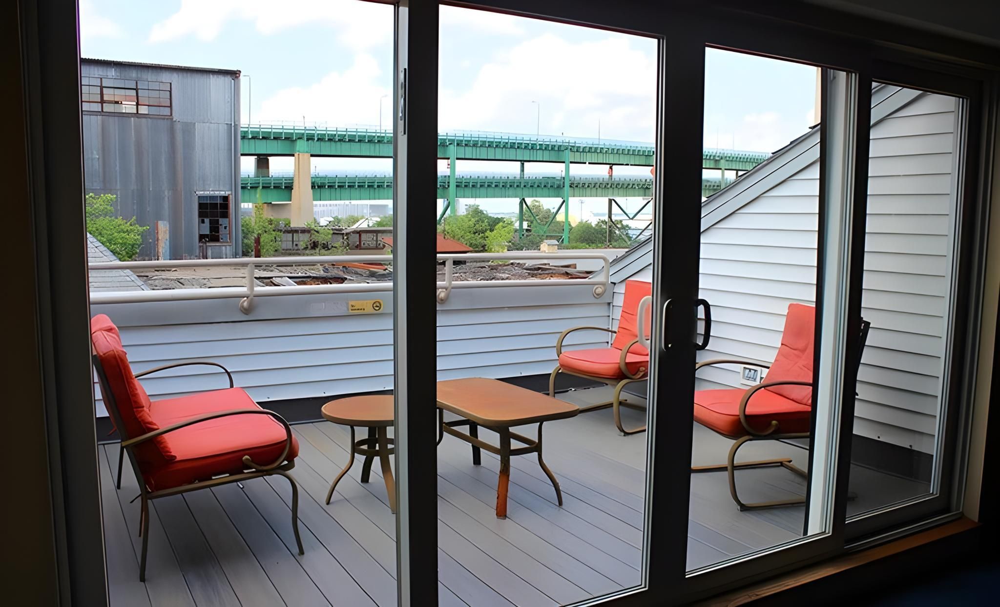 ذا كونستيتيوشن إن