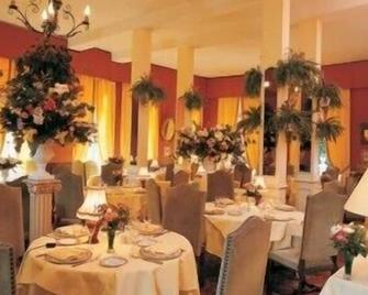 Hotel Le Manoir de la Foret - La Ville-aux-Clercs - Restaurant
