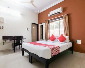 OYO 12737 Jk Residency - Anekal - Bedroom