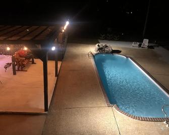 Gulf Moon II - Spacious Beachfront Home with Pool on the Mississippi Gulf Coast - Long Beach - Alberca