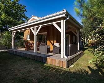 New Wood House For 8/10 Persons With Communal Pool - Hourtin - Innenhof