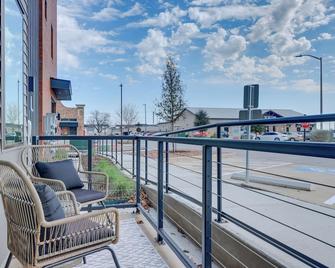 Pet-Friendly New Braunfels Condo with Shared Pool! - New Braunfels - Balcony