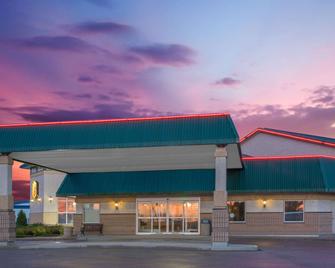 Super 8 by Wyndham Portage La Prairie MB - Portage la Prairie - Gebäude