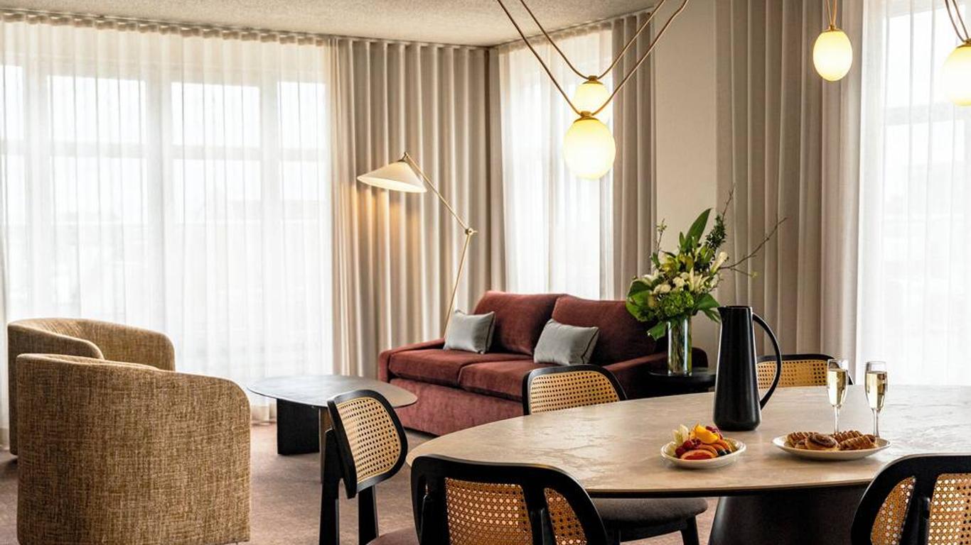 Le Saint-Sulpice Hotel Montreal