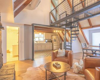 Adventure A-Frame w King Bed, Fire-pit, Grill near Sedona & Arizona wine country - Lake Montezuma - Sala de estar